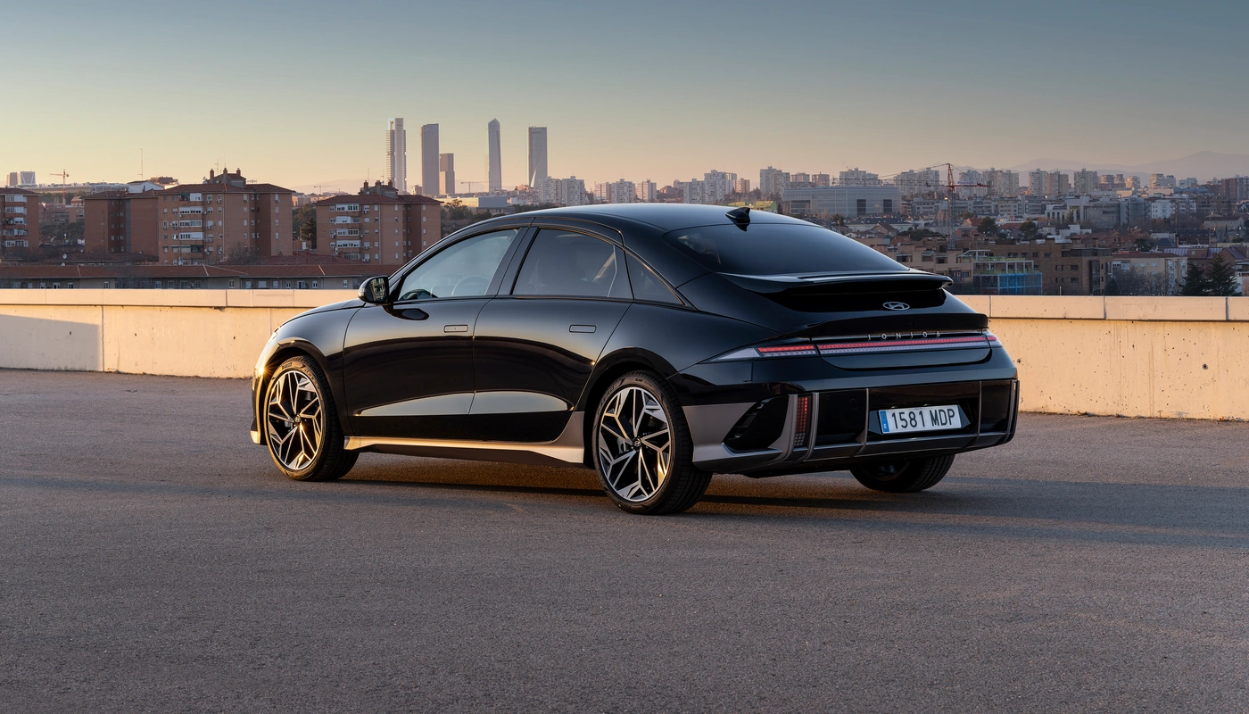 Hyundai Ioniq 6 - Contexto Entorno Real Contexto Aparcado Exterior Lateral Izquierda