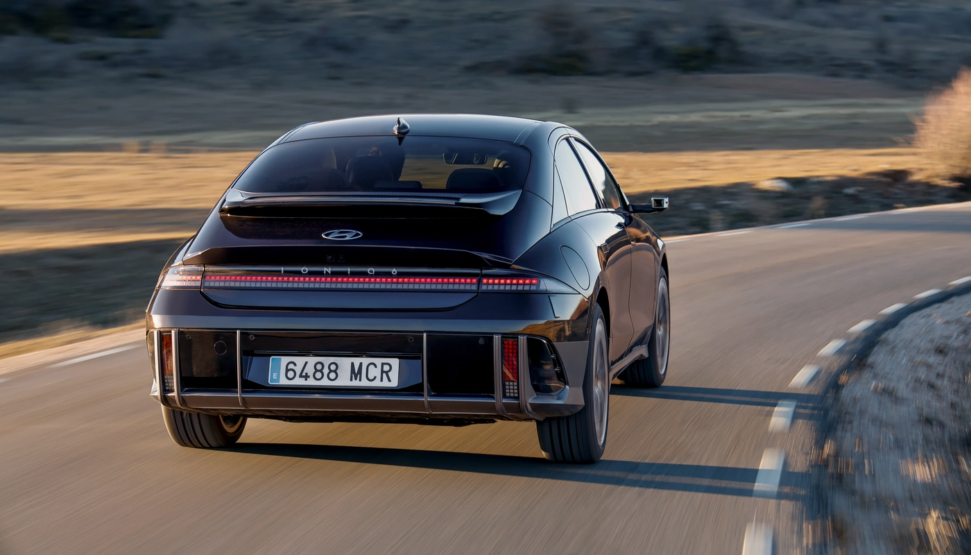 Hyundai Ioniq 6 - Contexto Entorno Real Contexto Conduciendo Exterior Trasera