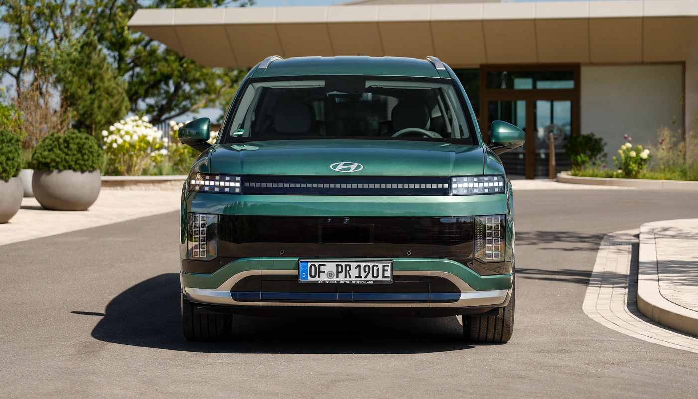 Hyundai Ioniq 9 - Contexto Entorno Real Contexto Aparcado Exterior Frontal