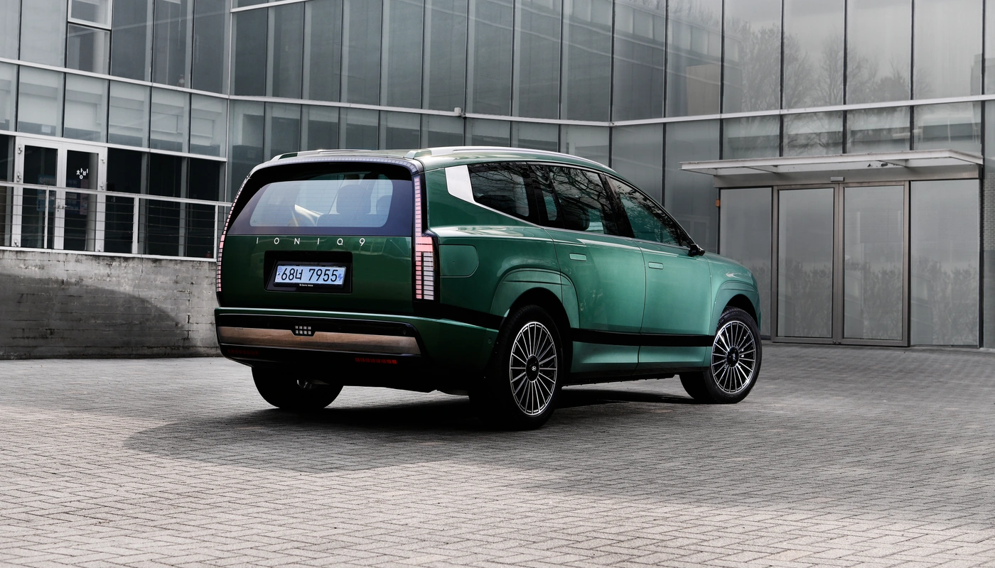 Hyundai Ioniq 9 - Contexto Entorno Real Contexto Aparcado Exterior Trasera Izquierda