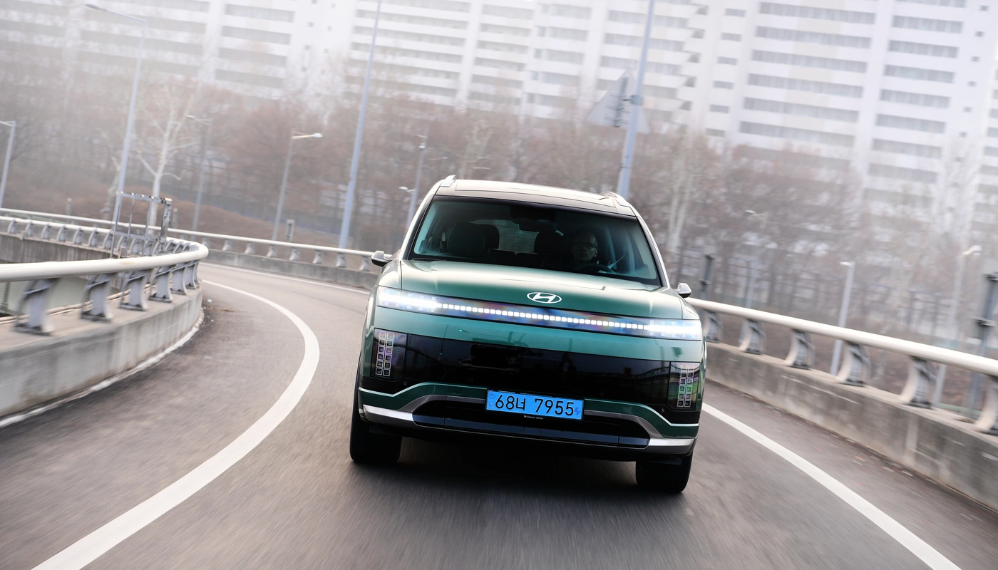 Hyundai Ioniq 9 - Contexto Entorno Real Contexto Conduciendo Exterior Frontal