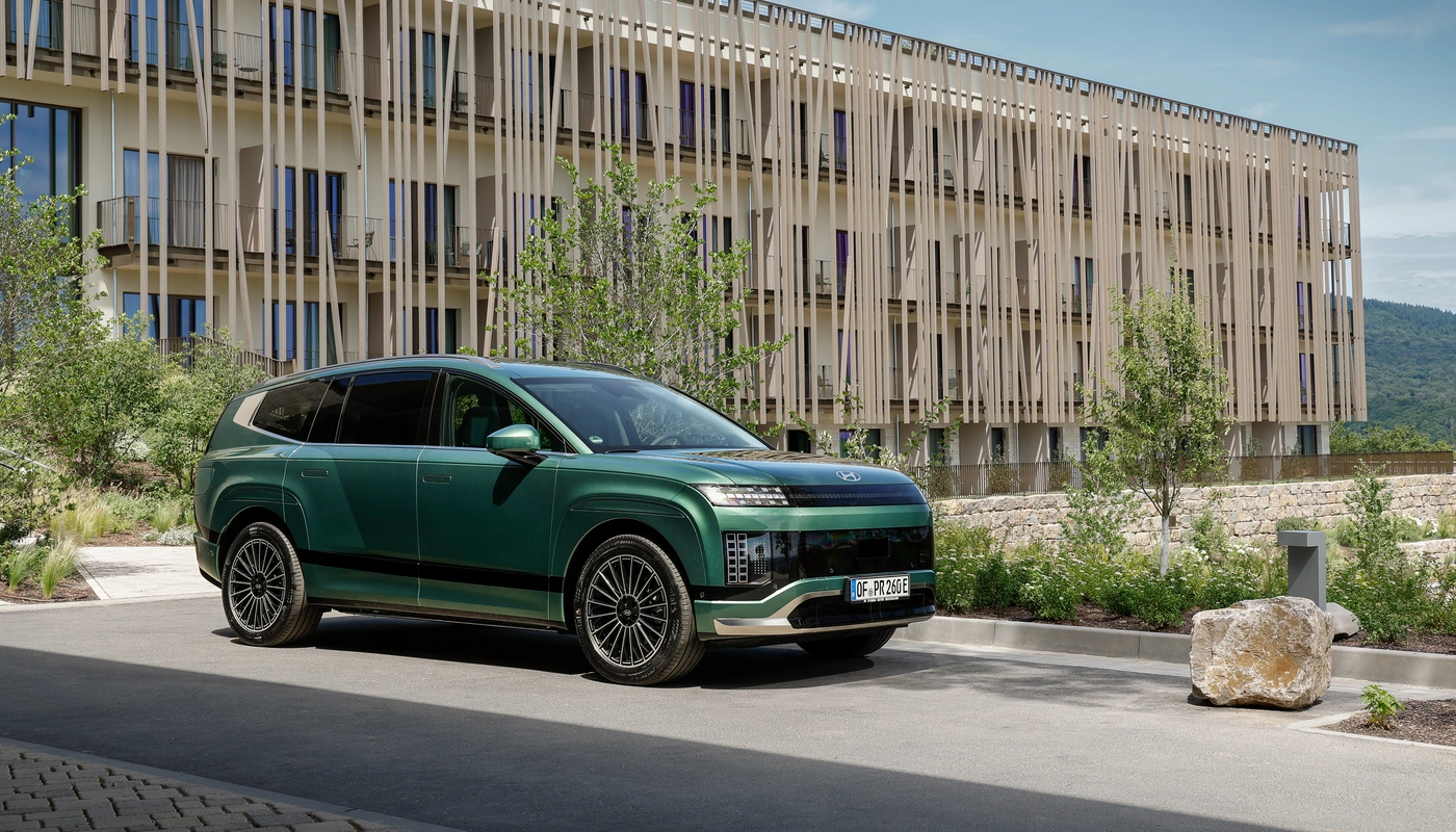 Hyundai Ioniq 9 - Contexto Entorno Real Contexto Conduciendo Exterior Frontal Derecha