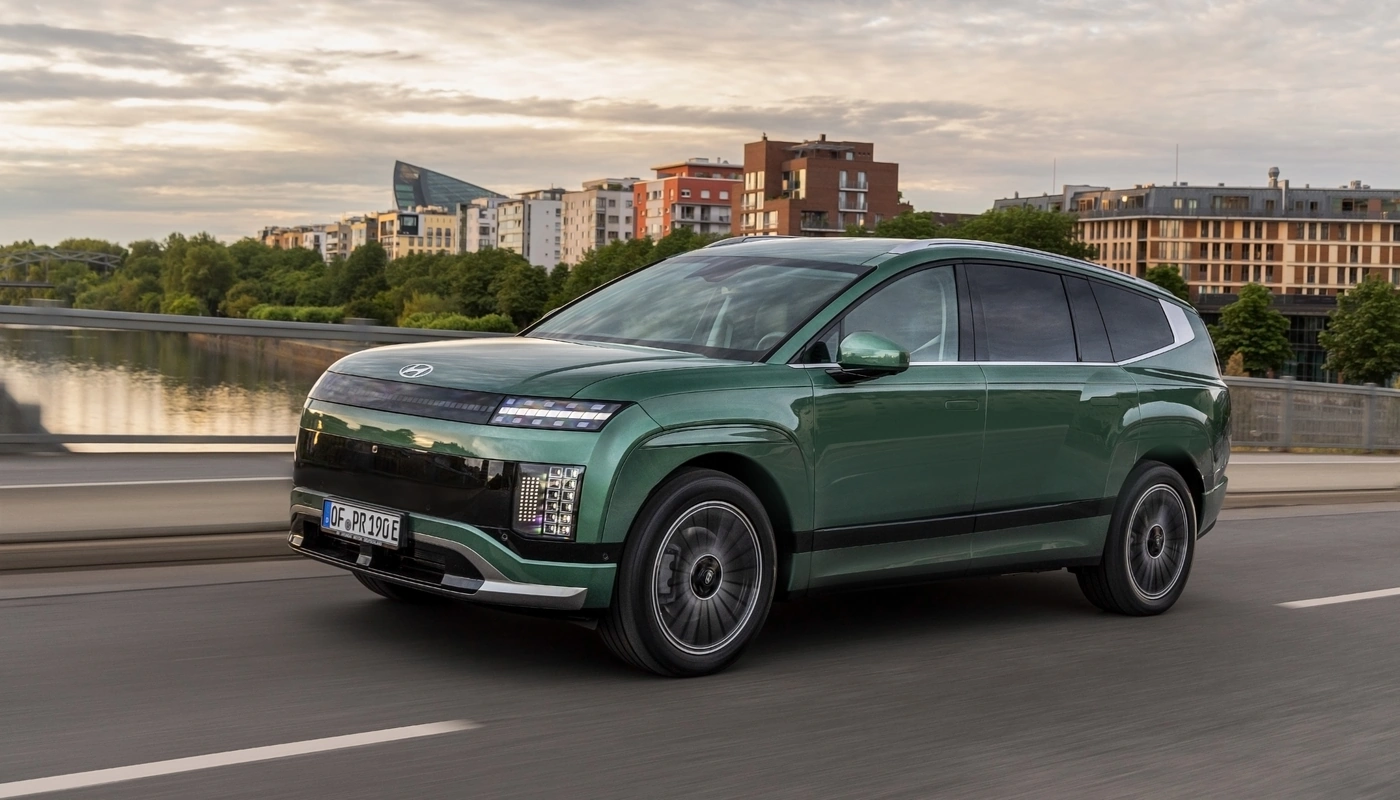 Hyundai Ioniq 9 - Contexto Entorno Real Contexto Conduciendo Exterior Lateral Izquierda