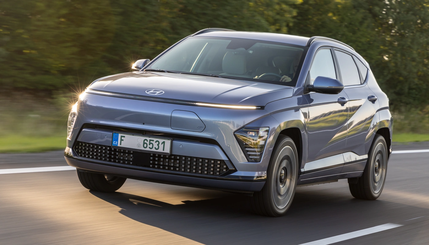 Hyundai Kona Ii - Contexto Entorno Real Contexto Conduciendo Exterior Frontal Izquierda