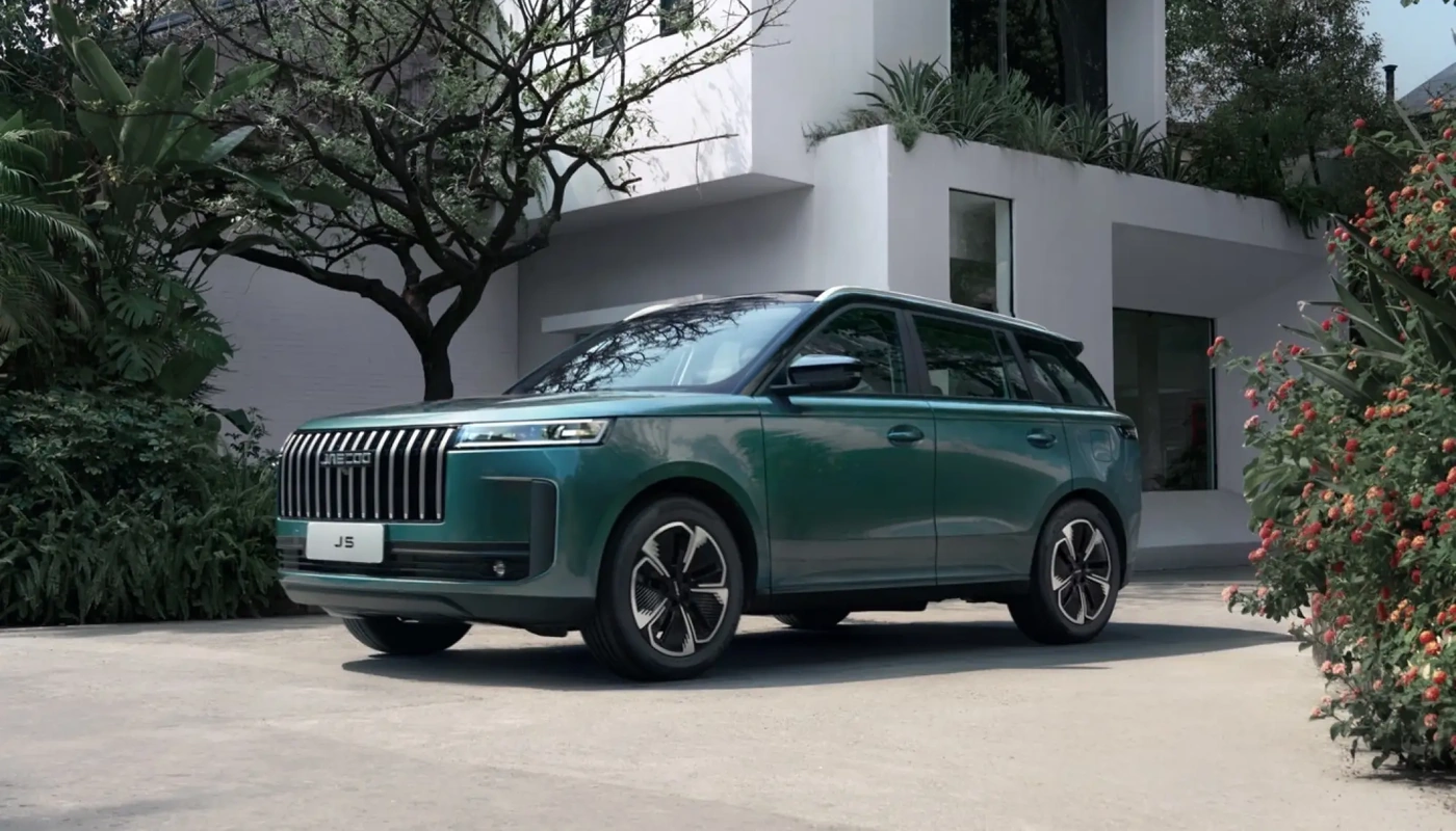 Jaecoo 5 Ev - Contexto Entorno Real Contexto Aparcado Exterior Frontal Izquierda