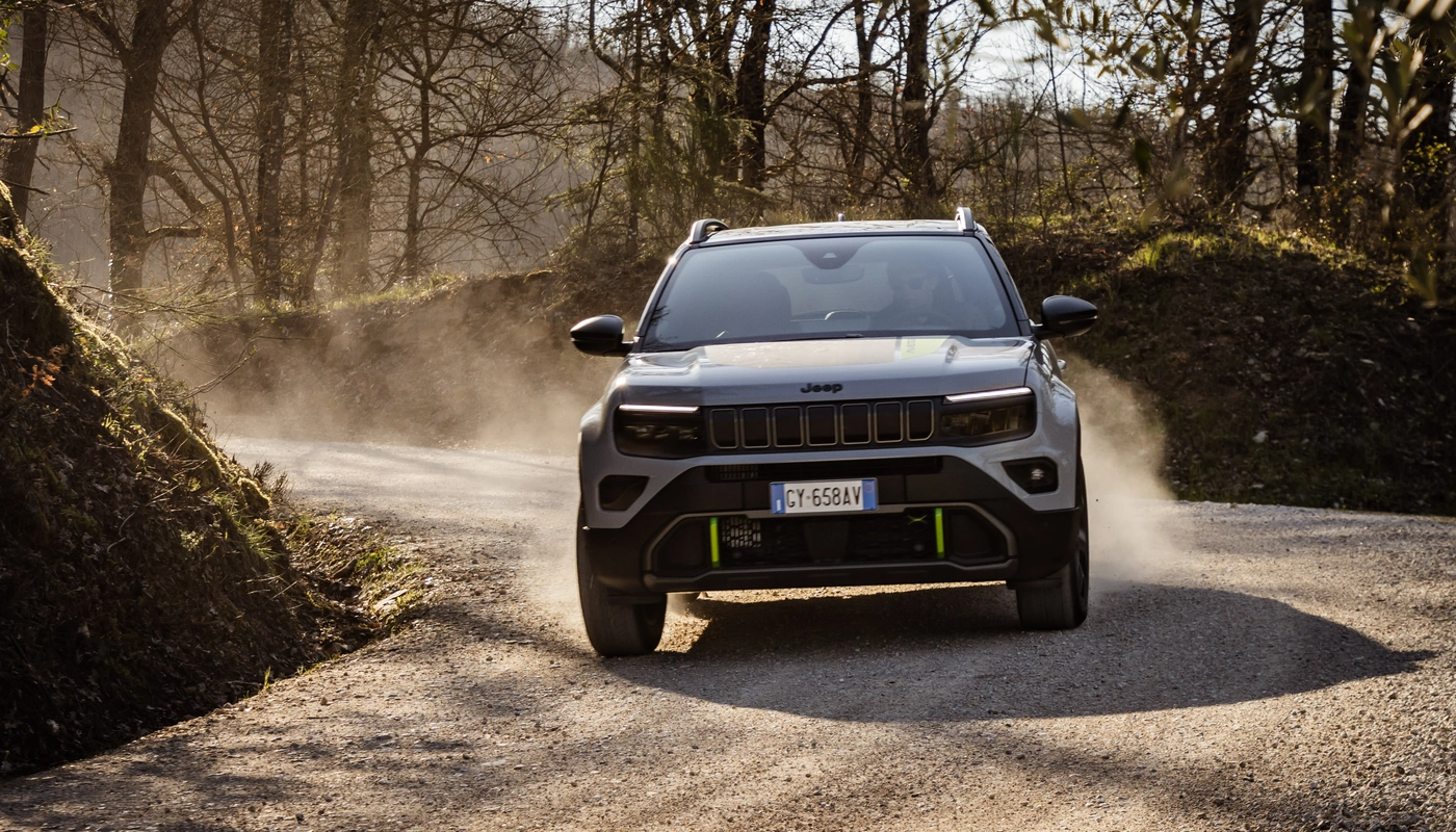 Jeep Avenger - Contexto Entorno Real Contexto Conduciendo Exterior Frontal