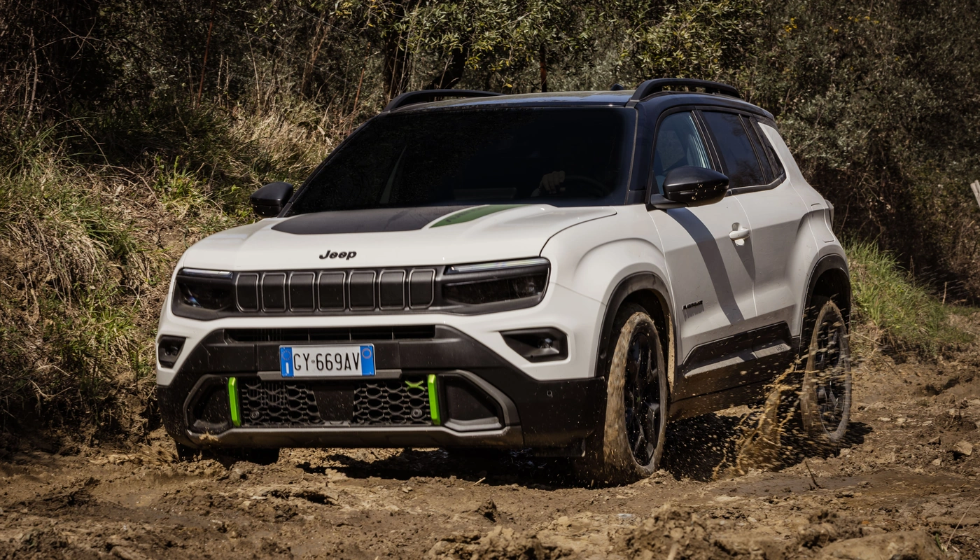 Jeep Avenger - Contexto Entorno Real Contexto Conduciendo Exterior Frontal Izquierda