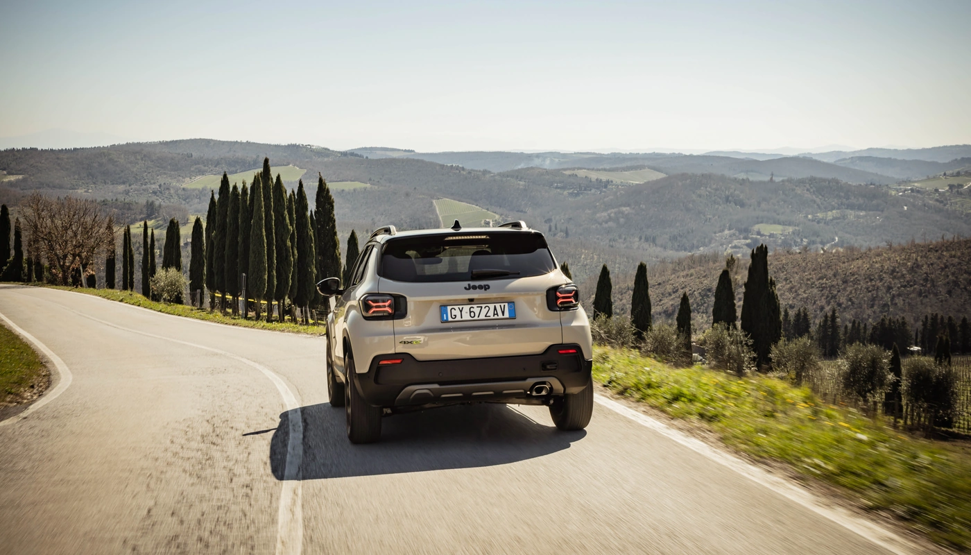 Jeep Avenger - Contexto Entorno Real Contexto Conduciendo Exterior Trasera