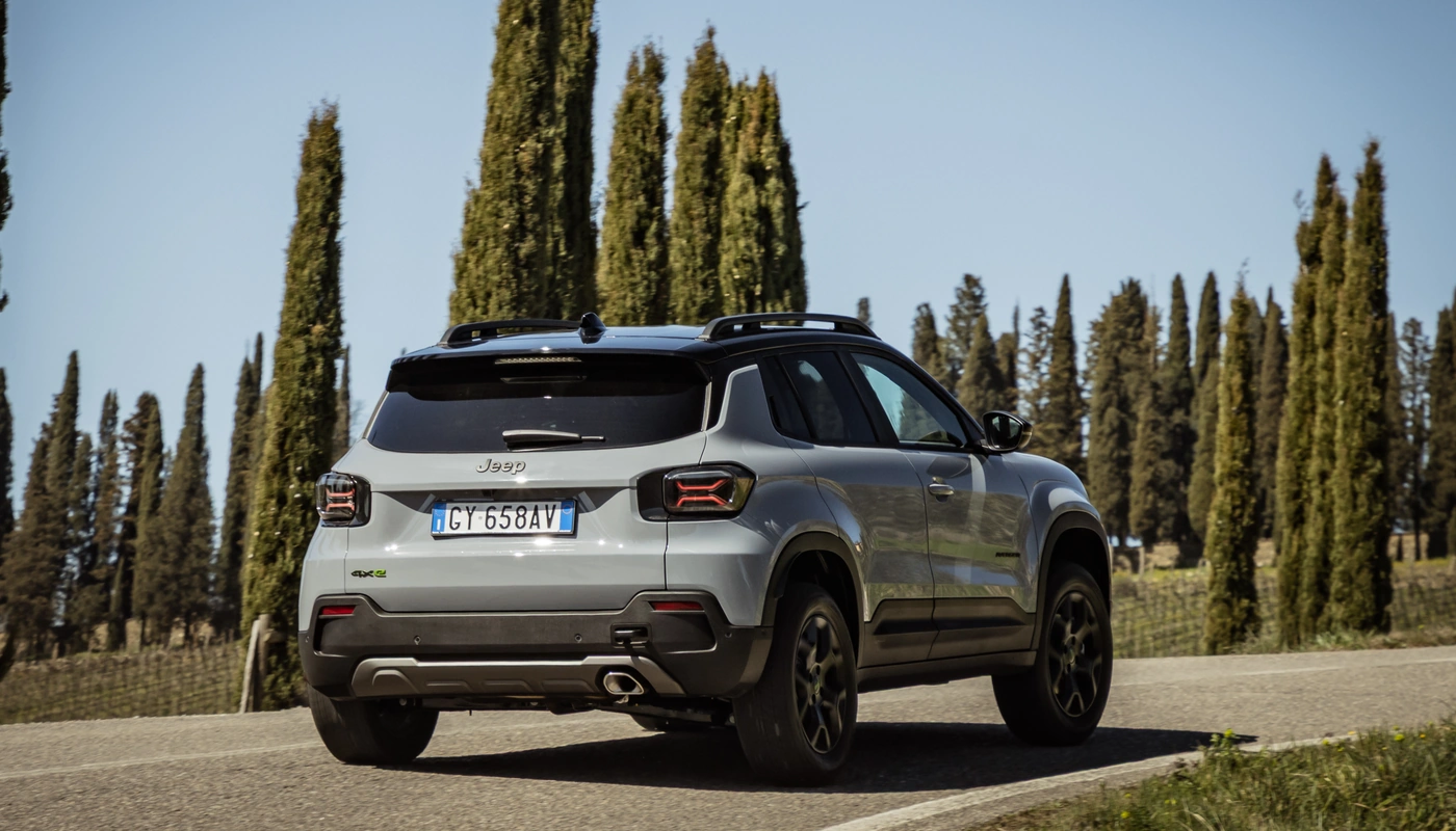 Jeep Avenger - Contexto Entorno Real Contexto Conduciendo Exterior Trasera Izquierda