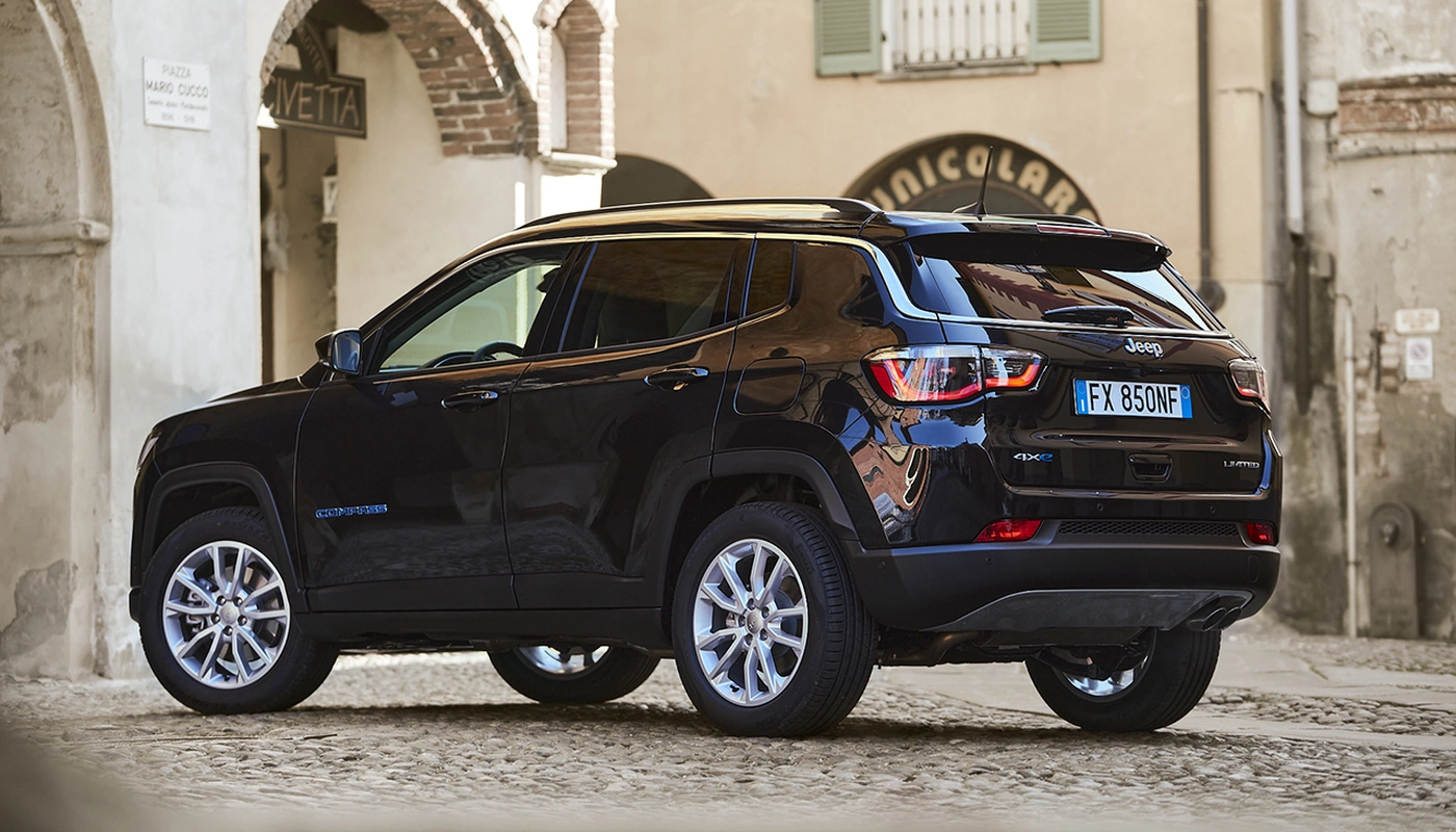 Jeep Compass - Contexto Entorno Real Contexto Aparcado Exterior Trasera Derecha Exterior Lateral Izquierda