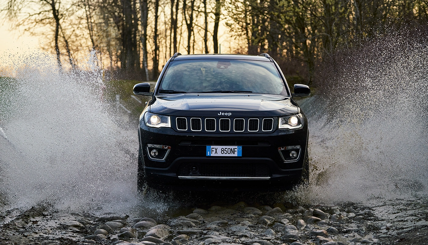 Jeep Compass - Contexto Entorno Real Contexto Conduciendo Exterior Frontal