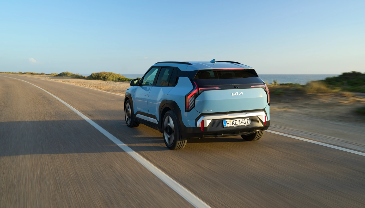 Kia Ev3 - Contexto Entorno Real Contexto Conduciendo Exterior Trasera Derecha