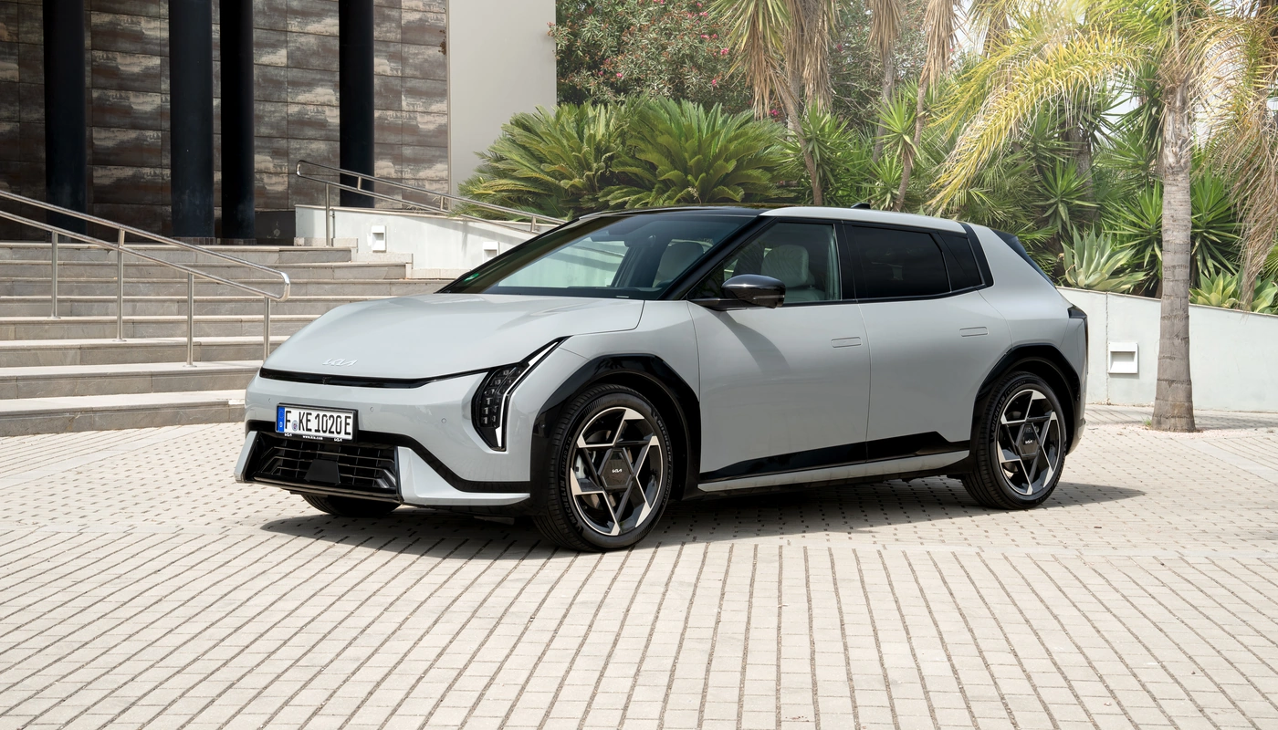 Kia Ev4 - Contexto Entorno Real Contexto Aparcado Exterior Frontal Izquierda Exterior Lateral Izquierda