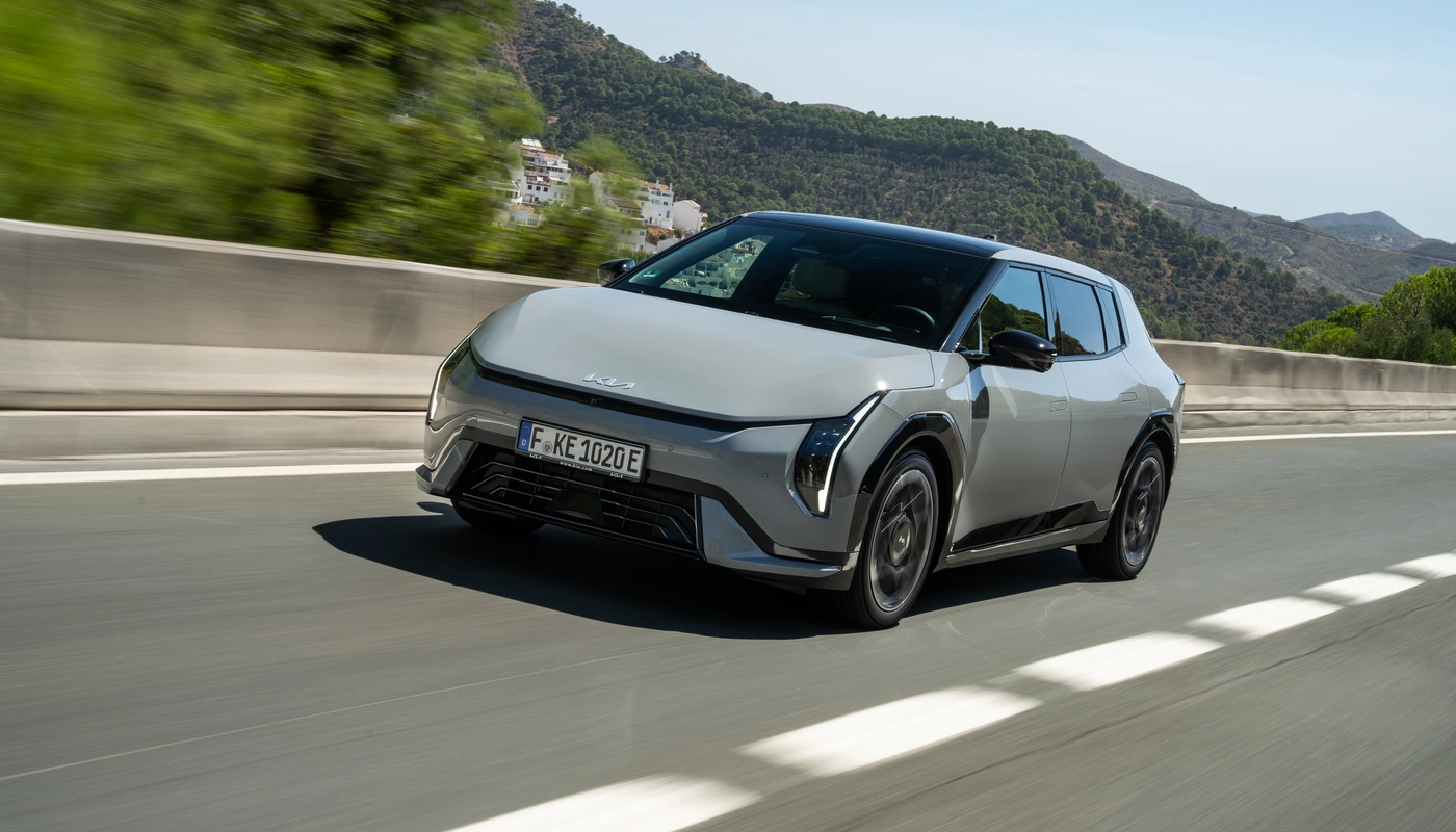 Kia Ev4 - Contexto Entorno Real Contexto Conduciendo Exterior Frontal Izquierda