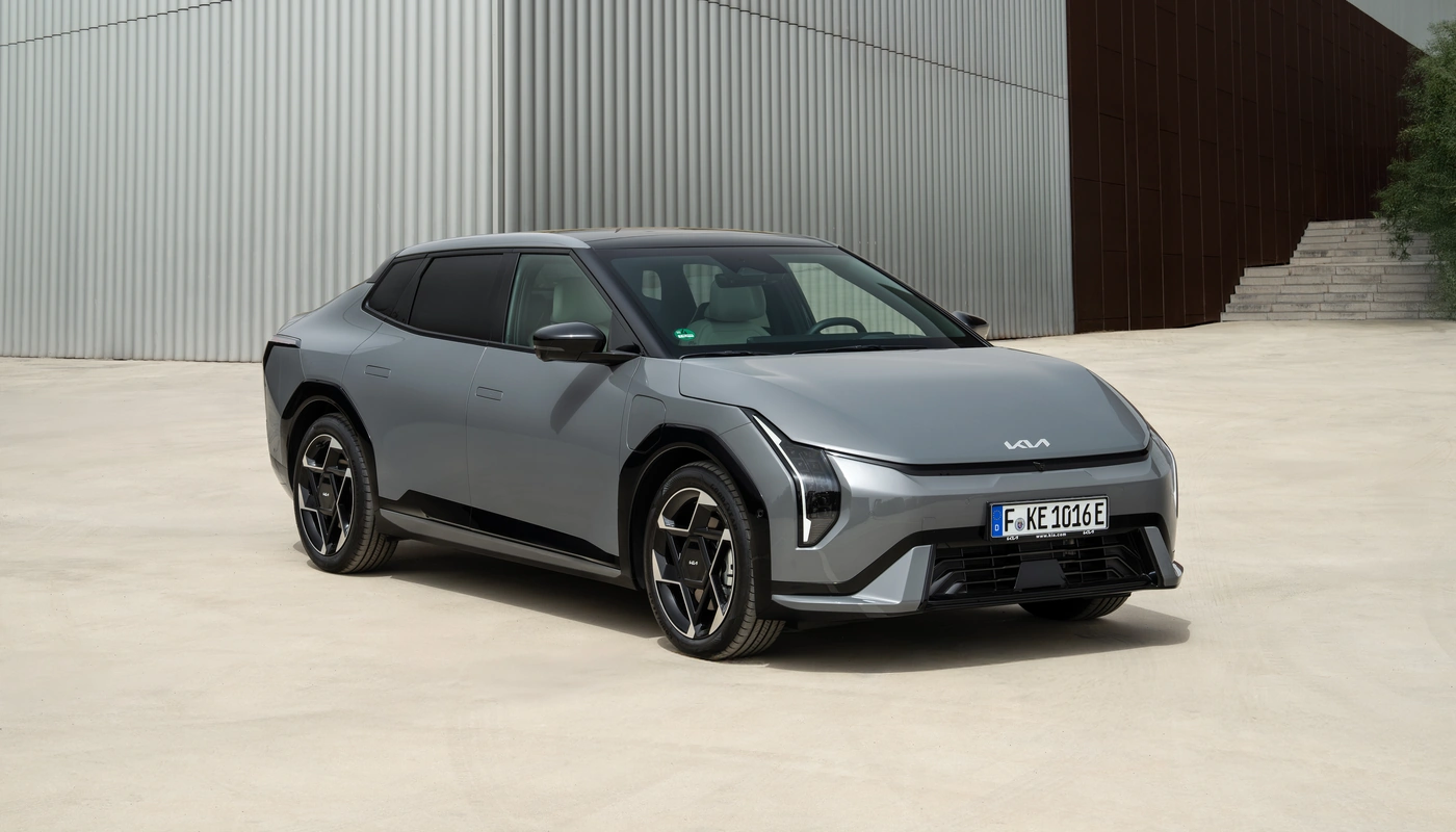 Kia Ev4 Fastback - Contexto Entorno Real Contexto Aparcado Exterior Frontal Derecha