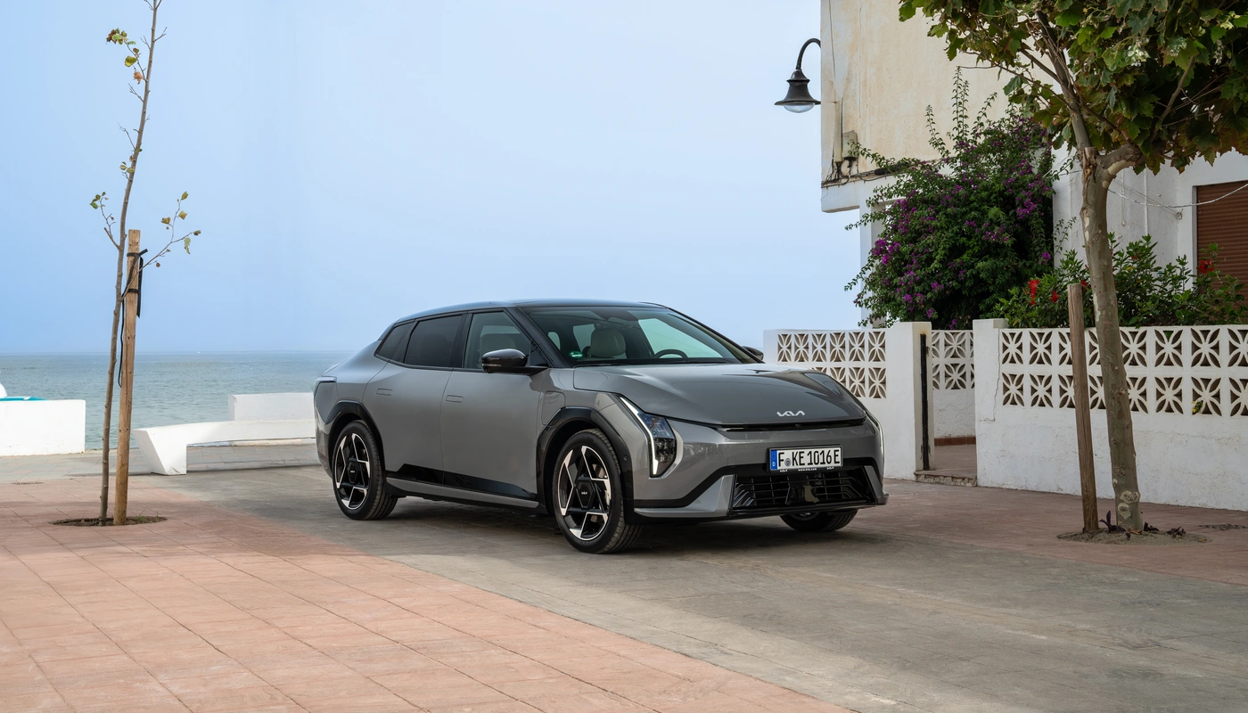 Kia Ev4 Fastback - Contexto Entorno Real Contexto Aparcado Exterior Frontal Derecha