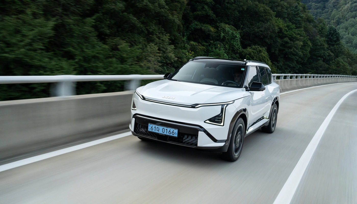 Kia Ev5 - Contexto Entorno Real Contexto Conduciendo Exterior Frontal Izquierda