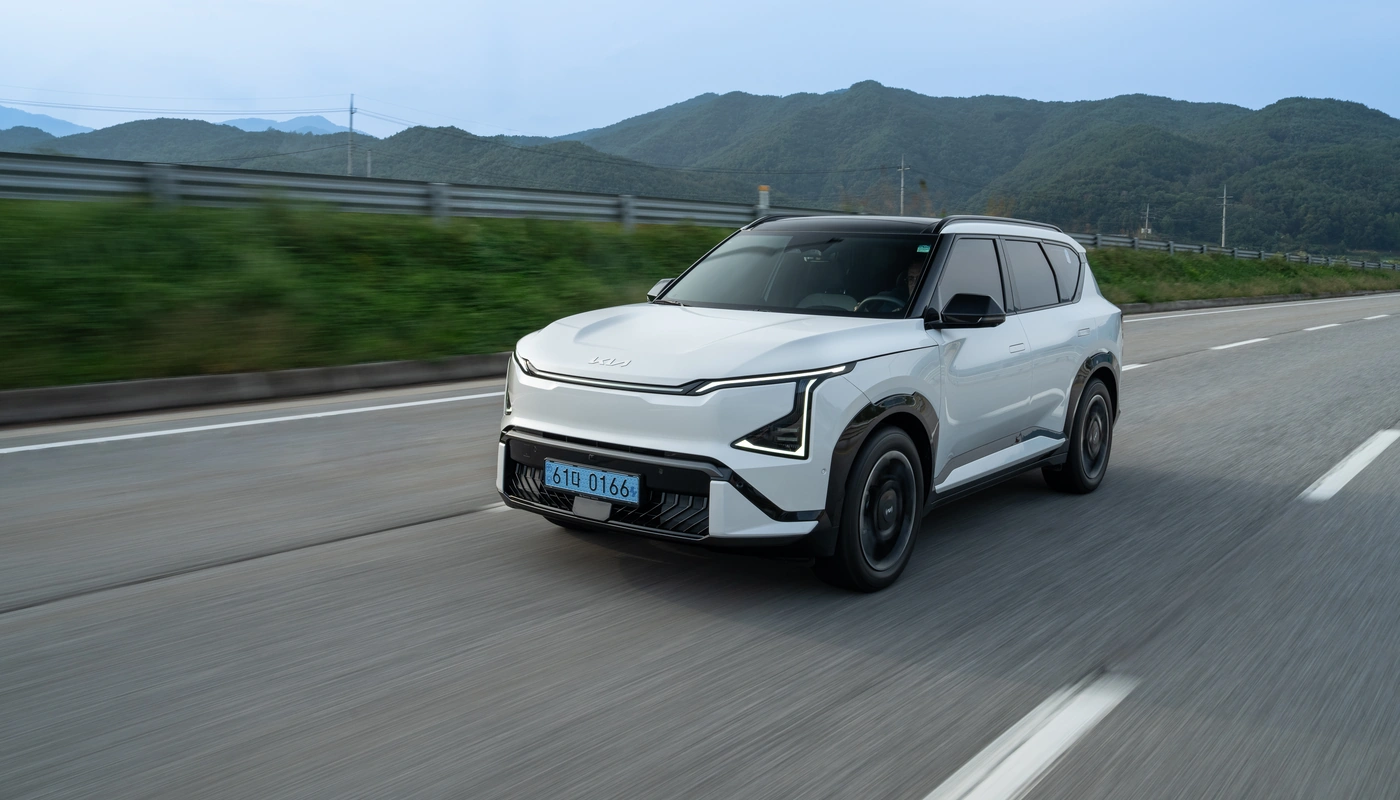 Kia Ev5 - Contexto Entorno Real Contexto Conduciendo Exterior Frontal Izquierda