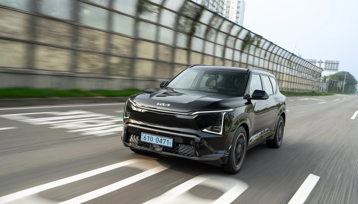 Kia Ev5 - Contexto Entorno Real Contexto Conduciendo Exterior Frontal Izquierda