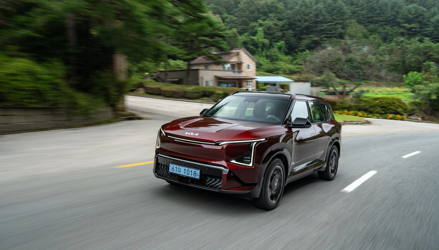 Kia Ev5 - Contexto Entorno Real Contexto Conduciendo Exterior Frontal Izquierda