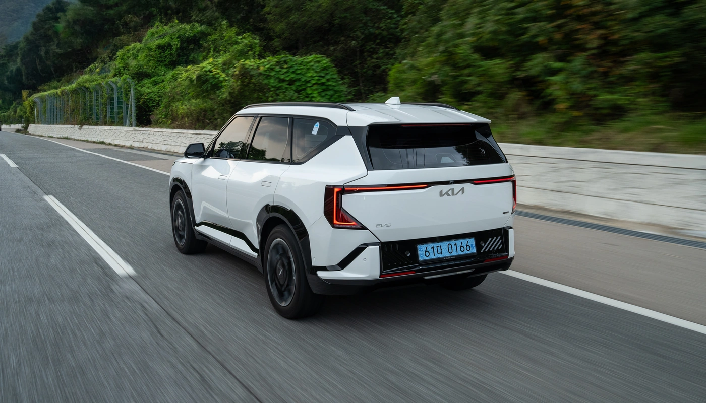 Kia Ev5 - Contexto Entorno Real Contexto Conduciendo Exterior Trasera Derecha