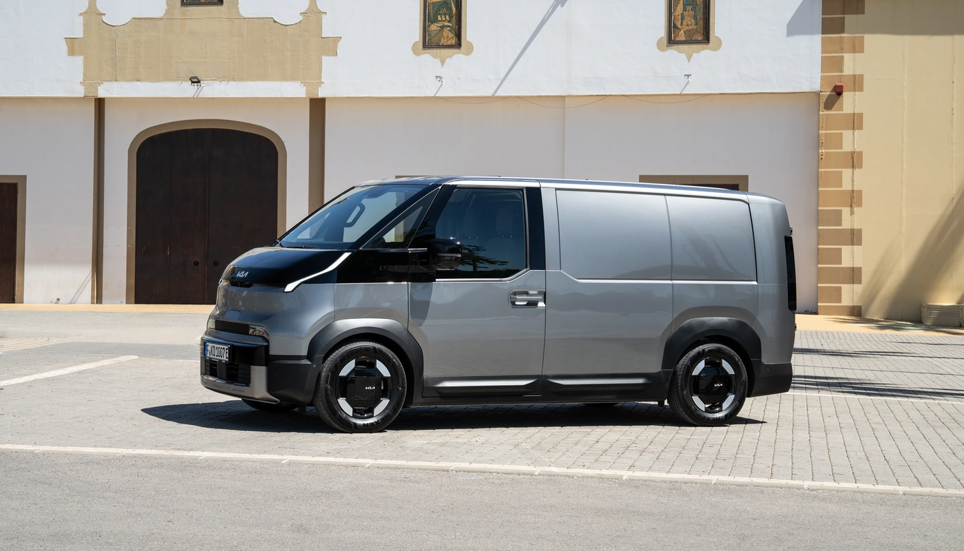 Kia Pv5 Cargo - Contexto Entorno Real Contexto Aparcado Exterior Lateral Izquierda