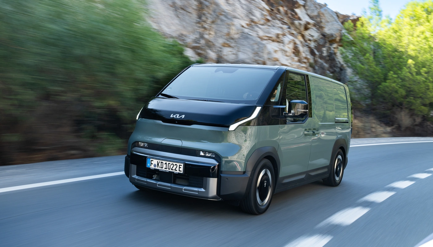 Kia Pv5 Cargo - Contexto Entorno Real Contexto Conduciendo Exterior Frontal Izquierda