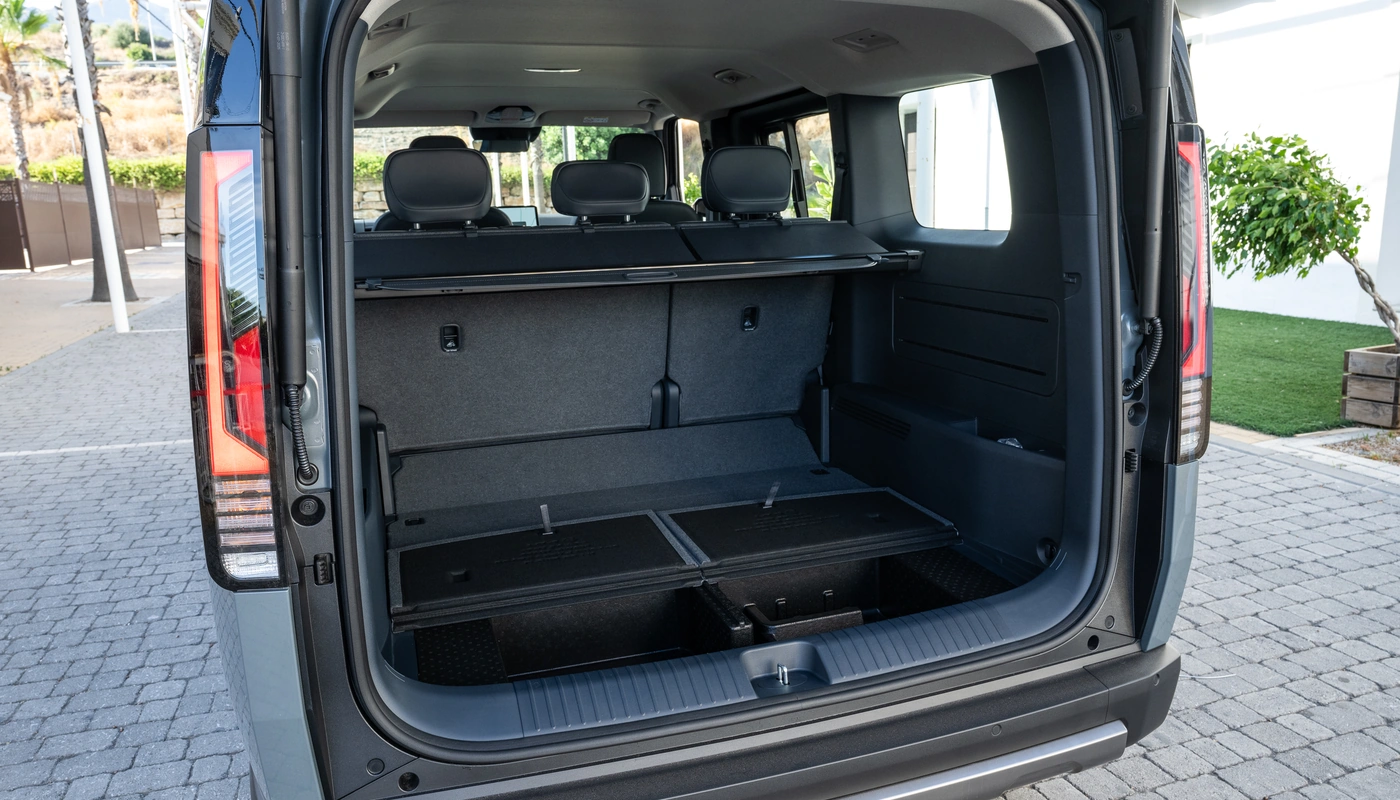 Kia Pv5 Passenger - Almacenamiento Maletero