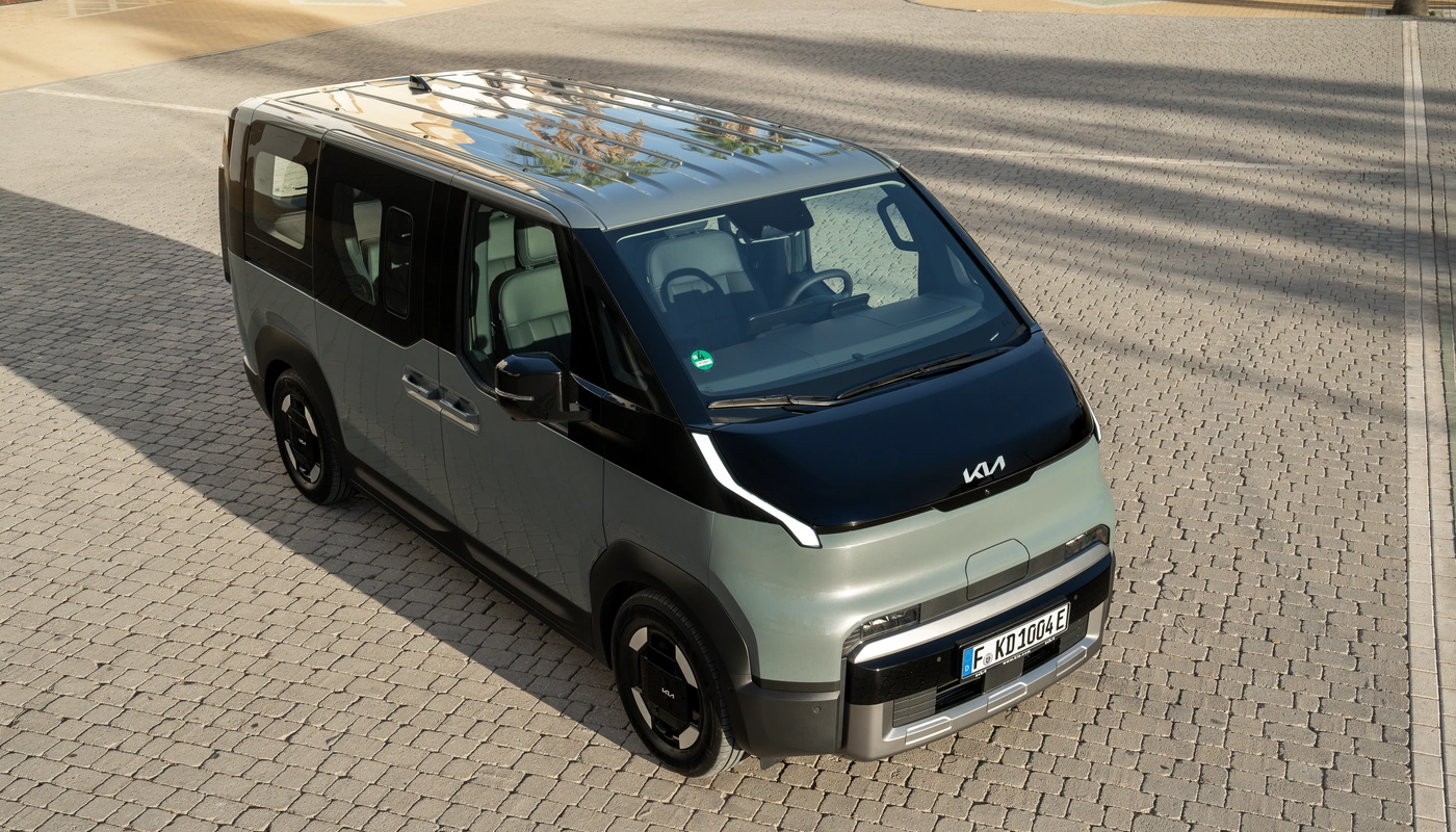 Kia Pv5 Passenger - Contexto Entorno Real Contexto Aparcado Exterior Frontal Derecha