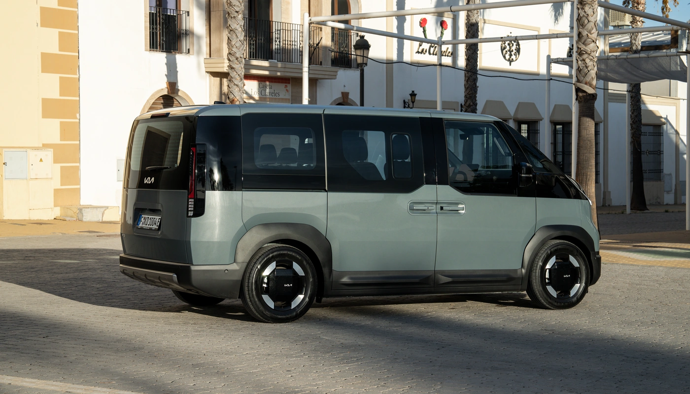 Kia Pv5 Passenger - Contexto Entorno Real Contexto Aparcado Exterior Lateral Derecha