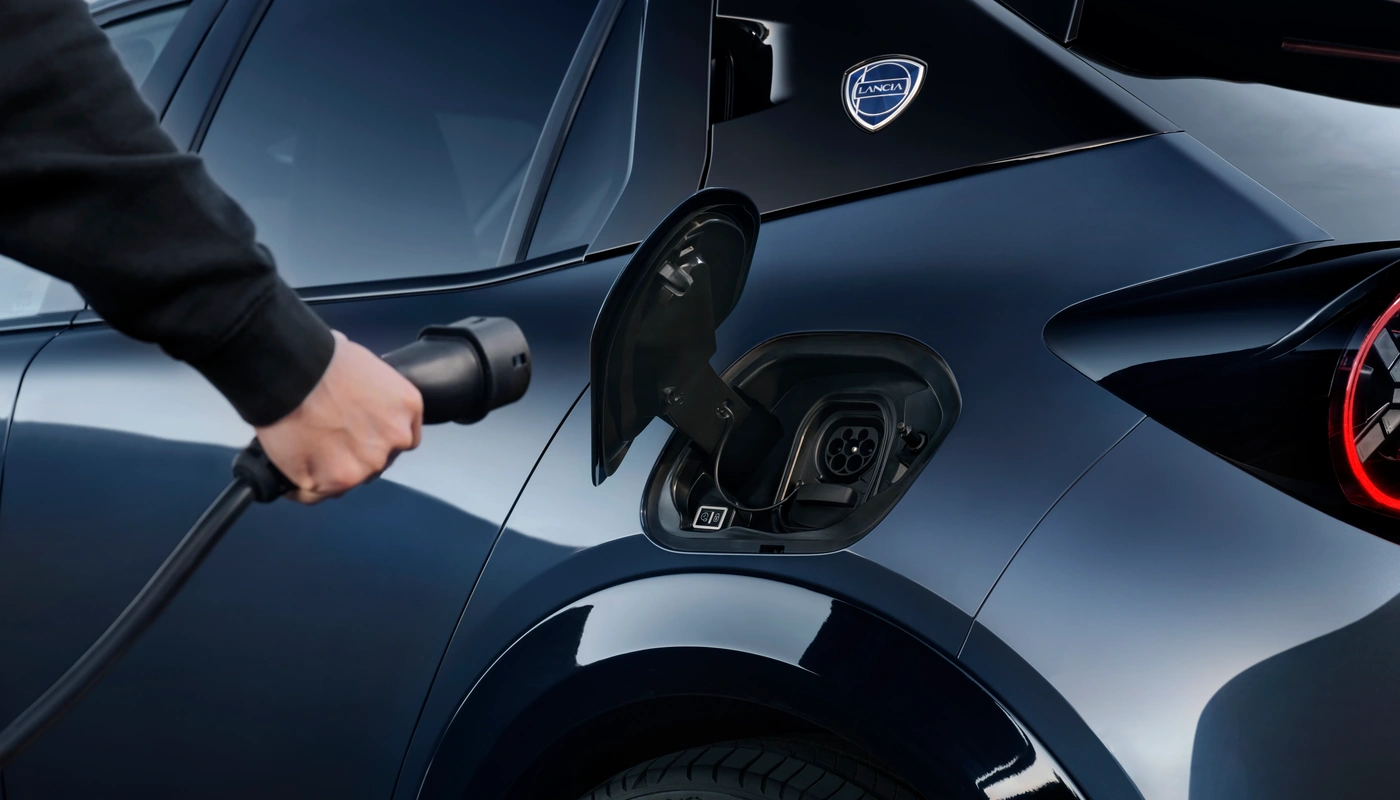 Lancia Ypsilon - Carga Puerto Abierto