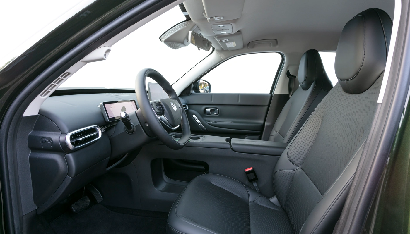 Leapmotor B03x - Interior Asientos Delanteros