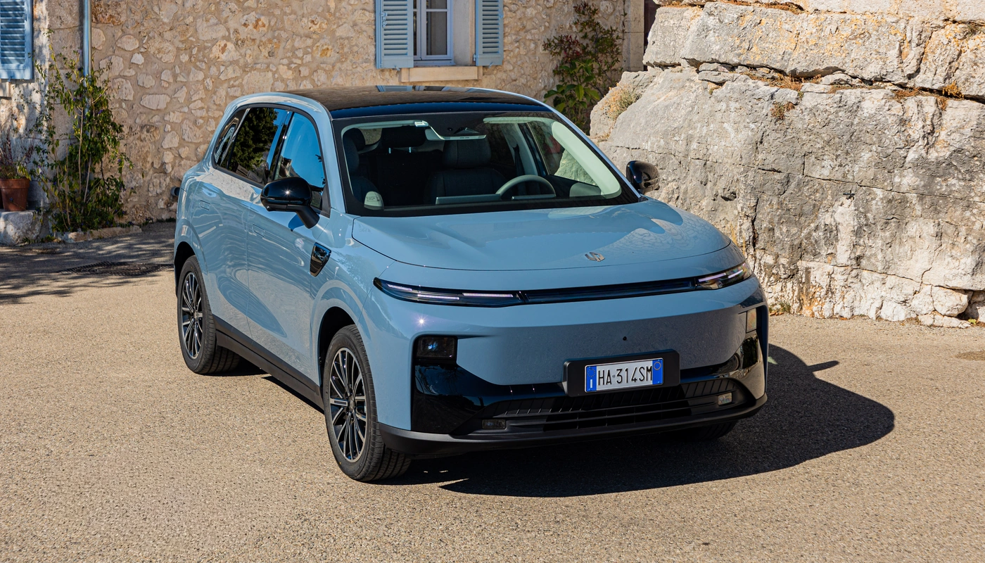 Leapmotor B10 - Contexto Entorno Real Contexto Aparcado Exterior Frontal Derecha