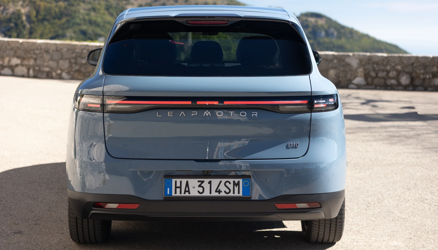 Leapmotor B10 - Contexto Entorno Real Contexto Aparcado Exterior Trasera