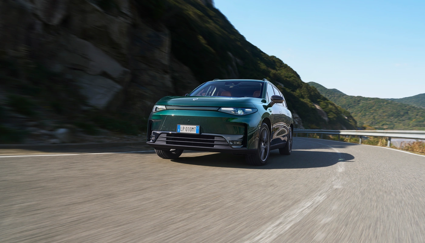 Leapmotor C10 - Contexto Entorno Real Contexto Conduciendo Exterior Frontal Izquierda