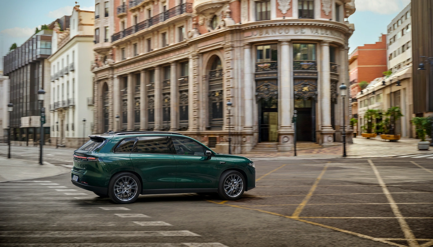 Leapmotor C10 - Contexto Entorno Real Contexto Conduciendo Exterior Lateral Derecha