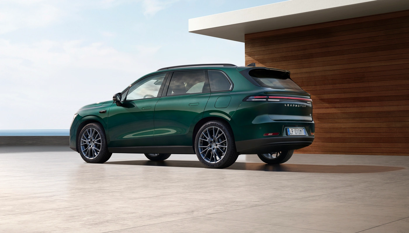 Leapmotor C10 - Contexto Estudio Contexto Aparcado Exterior Trasera Derecha