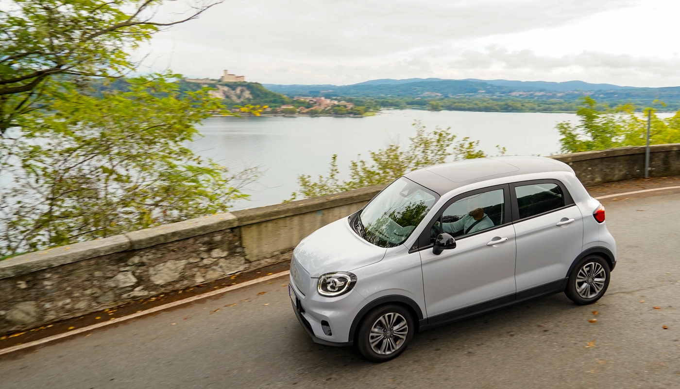 Leapmotor T03 - Contexto Entorno Real Contexto Conduciendo Exterior Frontal Izquierda