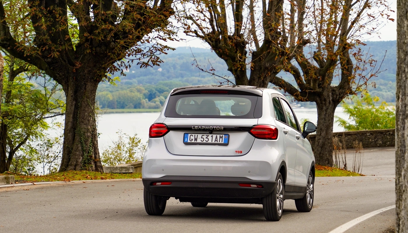 Leapmotor T03 - Contexto Entorno Real Contexto Conduciendo Exterior Trasera