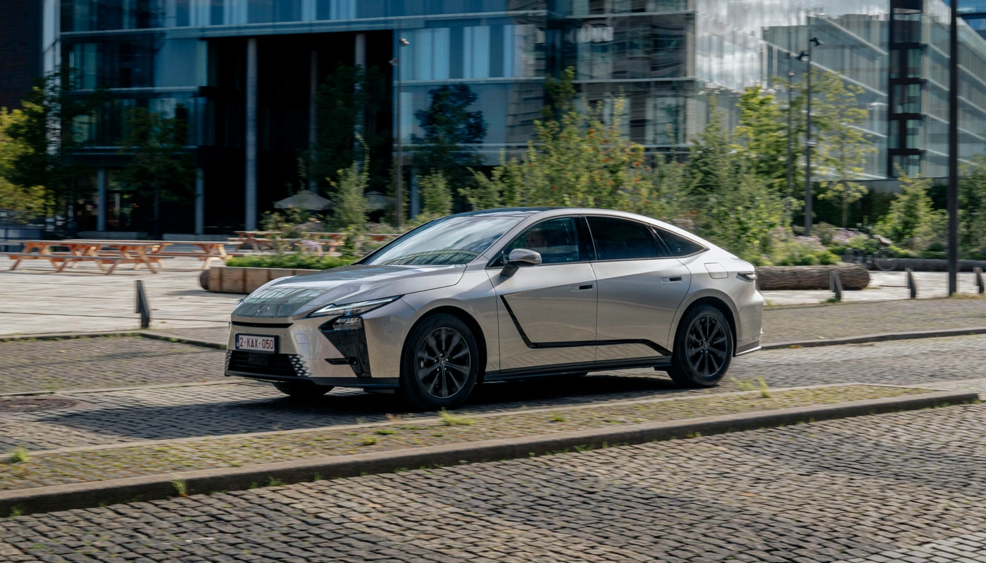 Lexus Es - Contexto Entorno Real Contexto Aparcado Exterior Frontal Izquierda Exterior Lateral Izquierda