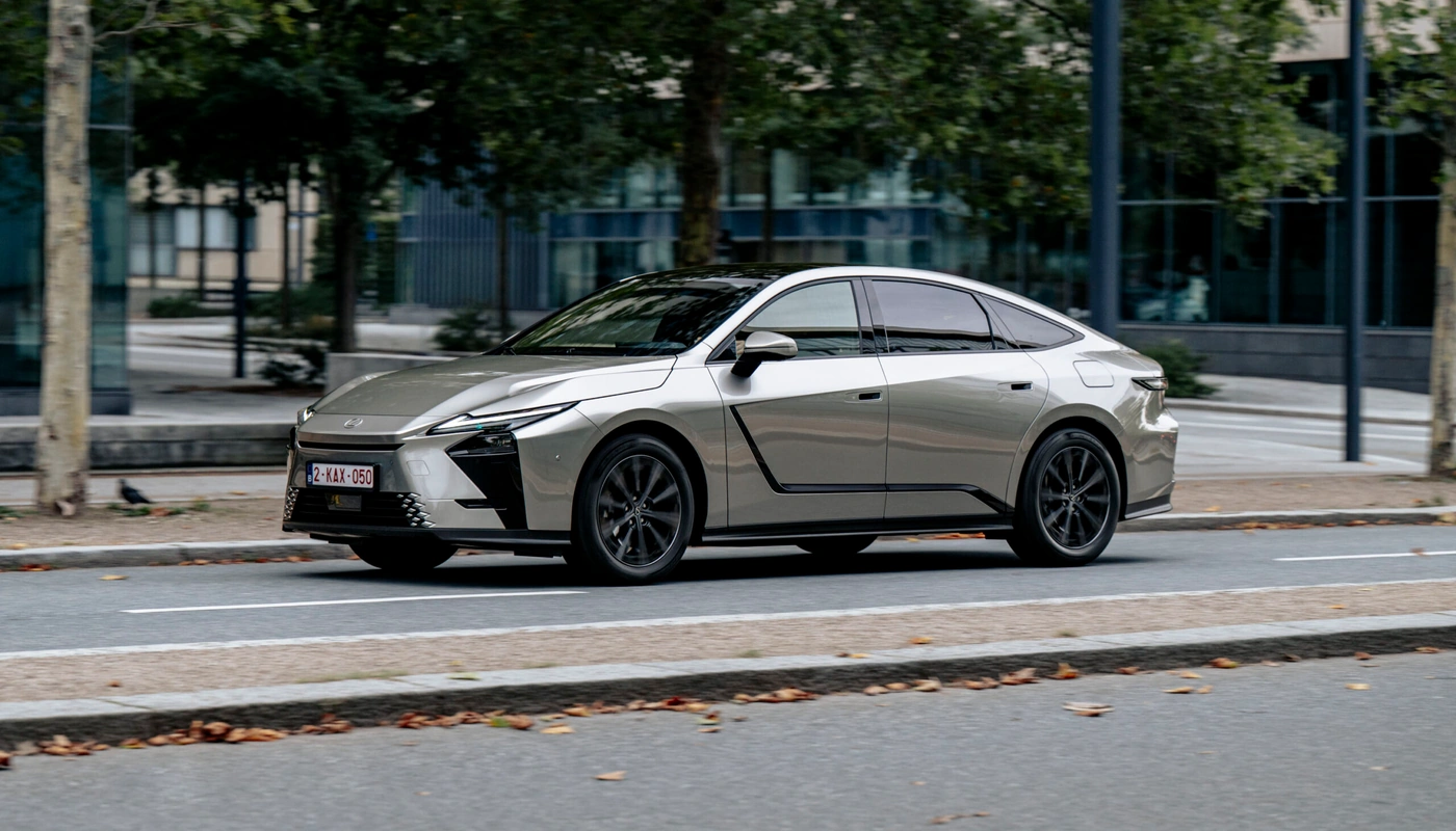 Lexus Es - Contexto Entorno Real Contexto Conduciendo Exterior Frontal Izquierda Exterior Lateral Izquierda