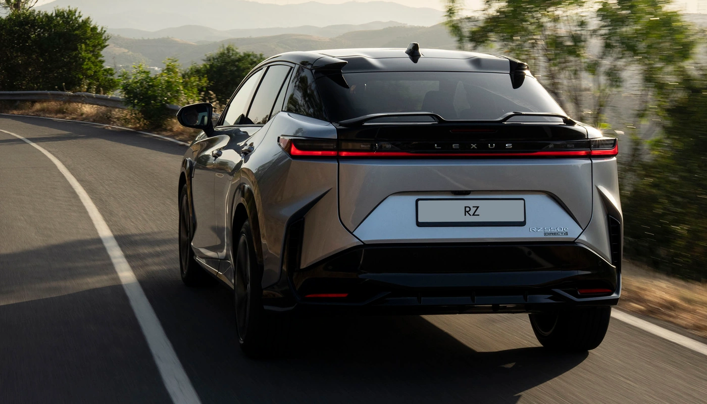 Lexus Rz - Contexto Entorno Real Contexto Conduciendo Exterior Trasera Exterior Trasera Derecha