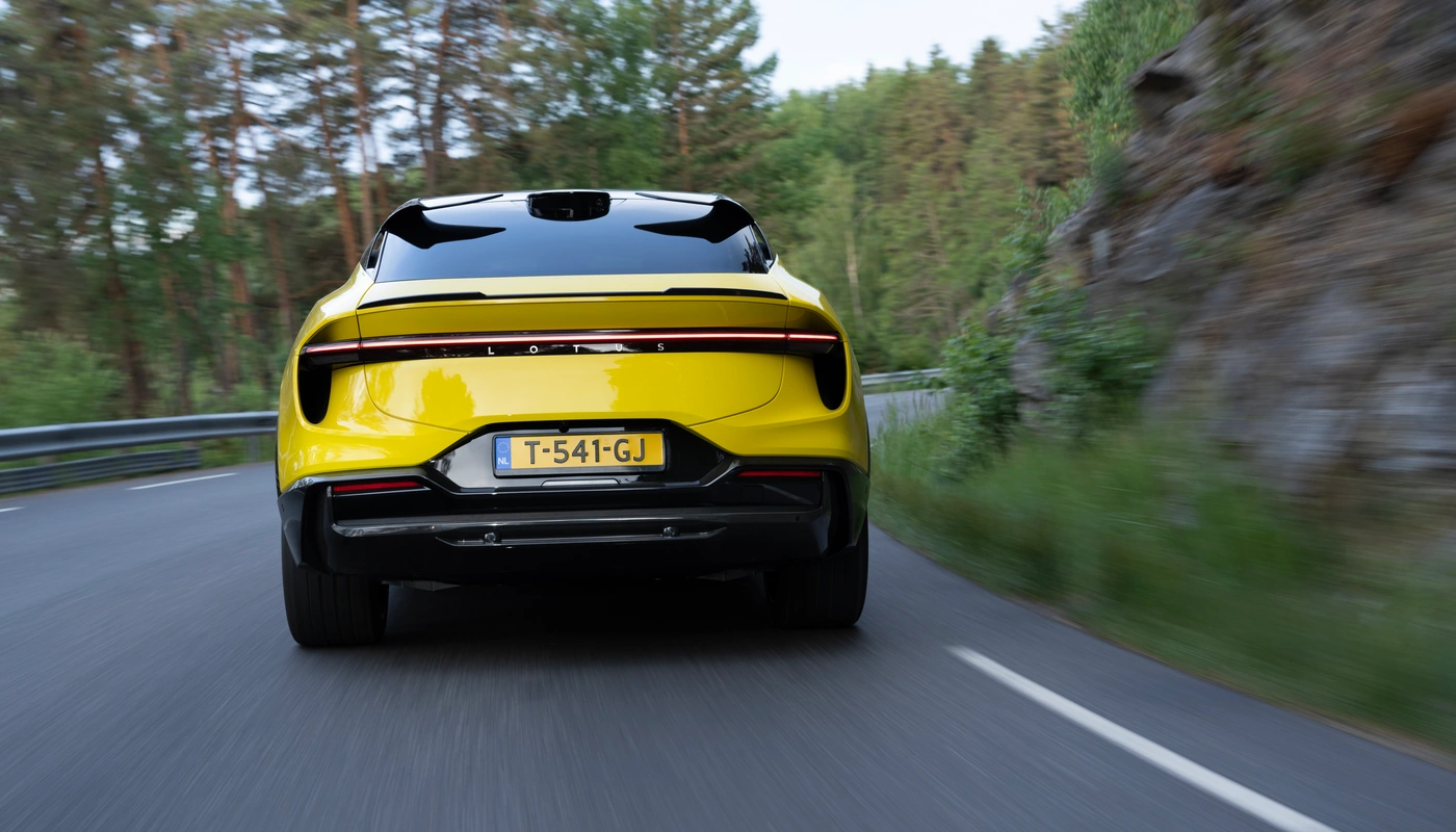 Lotus Eletre - Contexto Entorno Real Contexto Aparcado Exterior Trasera