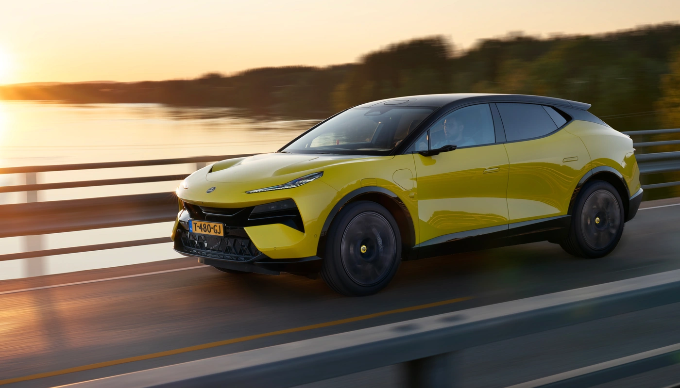 Lotus Eletre - Contexto Entorno Real Contexto Conduciendo Exterior Frontal Izquierda Exterior Lateral Izquierda