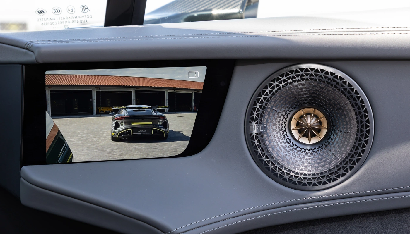 Lotus Eletre - Interior Detalle