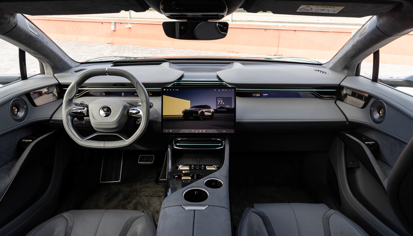 Lotus Eletre - Interior Salpicadero Interior Pantalla Central Interior Volante