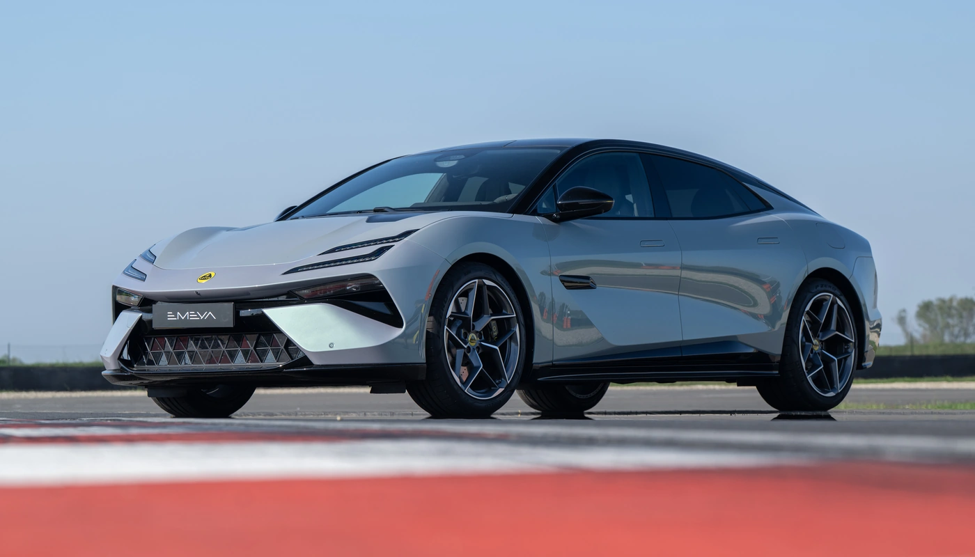 Lotus Emeya - Contexto Entorno Real Contexto Aparcado Exterior Frontal Izquierda Exterior Lateral Izquierda