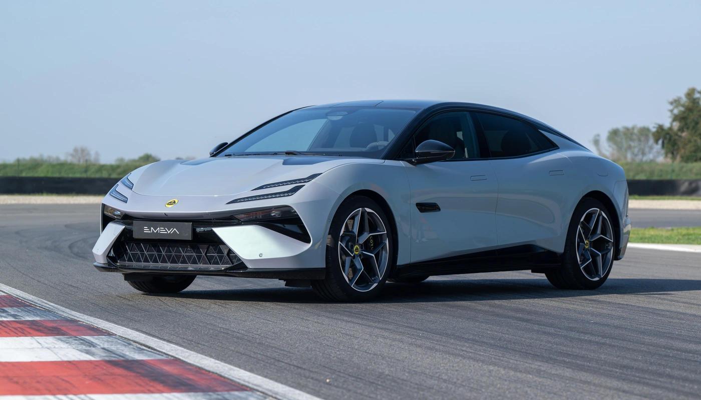 Lotus Emeya - Contexto Entorno Real Contexto Aparcado Exterior Lateral Izquierda