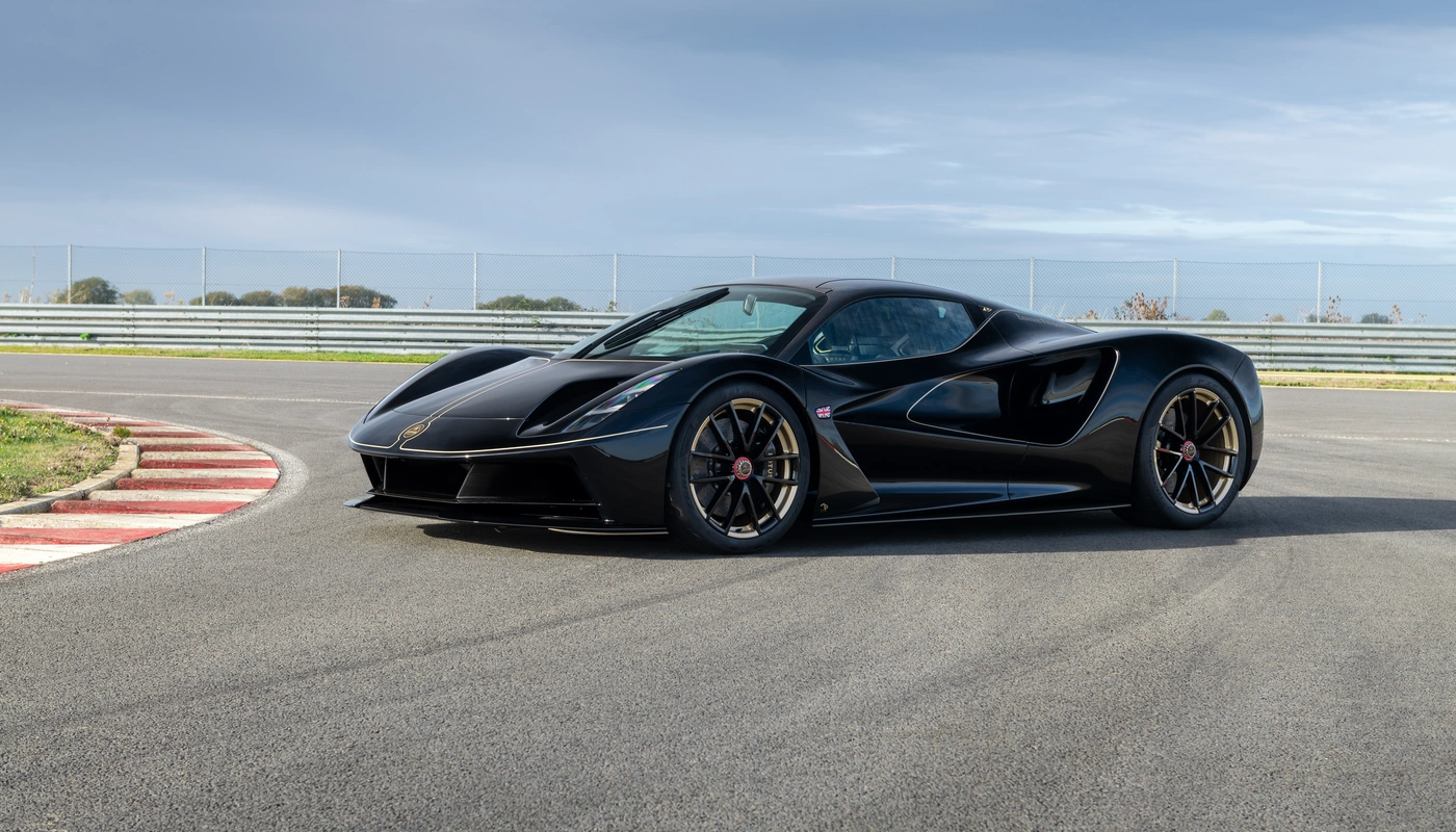 Lotus Evija - Contexto Entorno Real Contexto Aparcado Exterior Lateral Izquierda