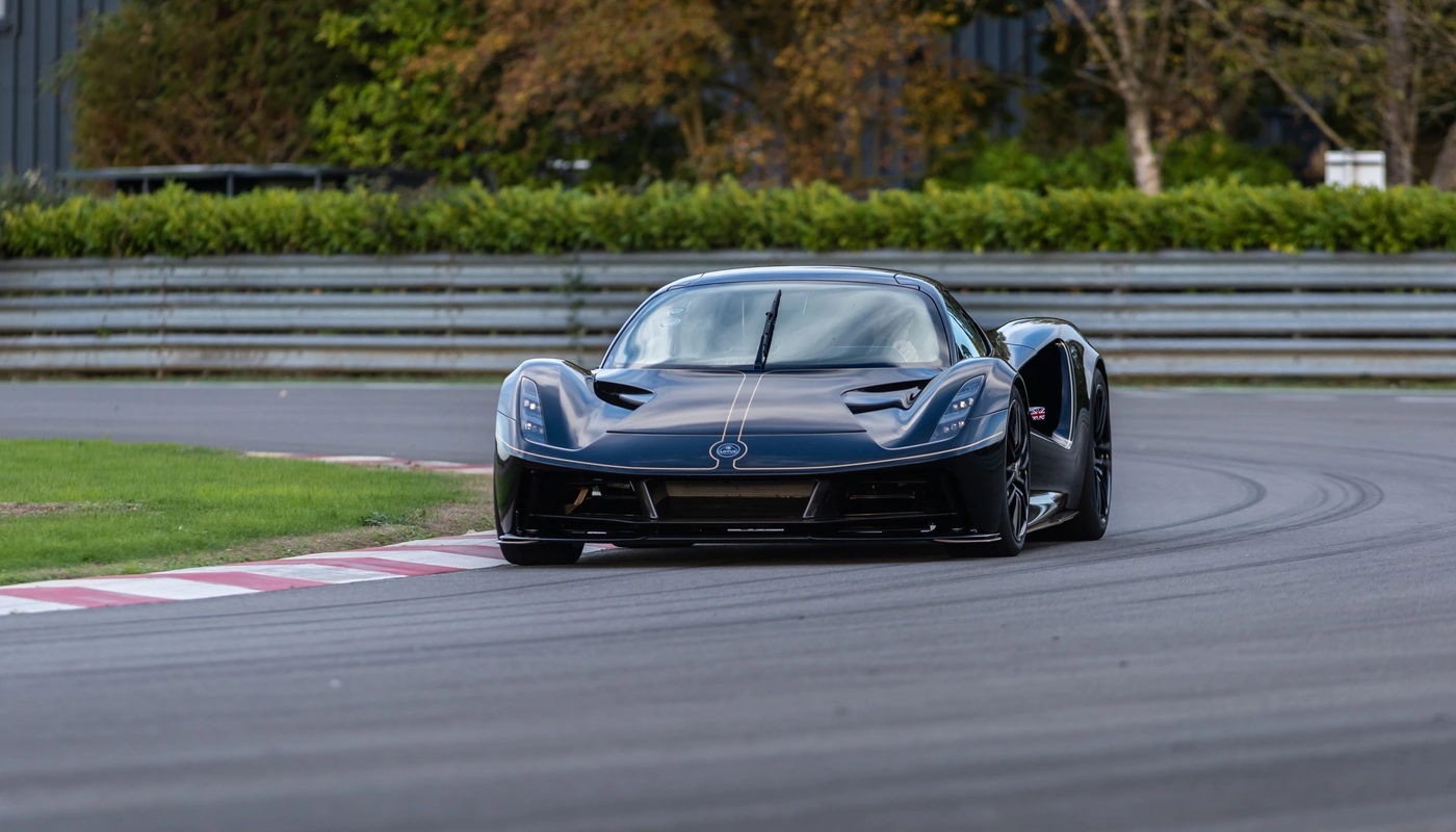 Lotus Evija - Contexto Entorno Real Contexto Conduciendo Exterior Frontal